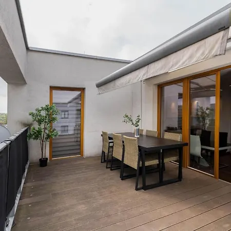 Superior Apartment With Terrace & Free Parking-3